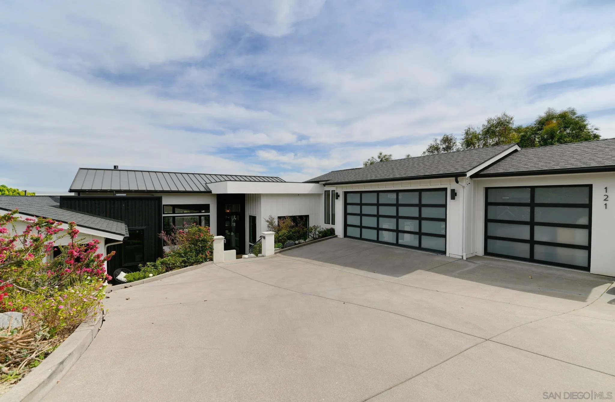 121 Avenida Esperanza Encinitas, CA 92024 - Photo 3 of 43