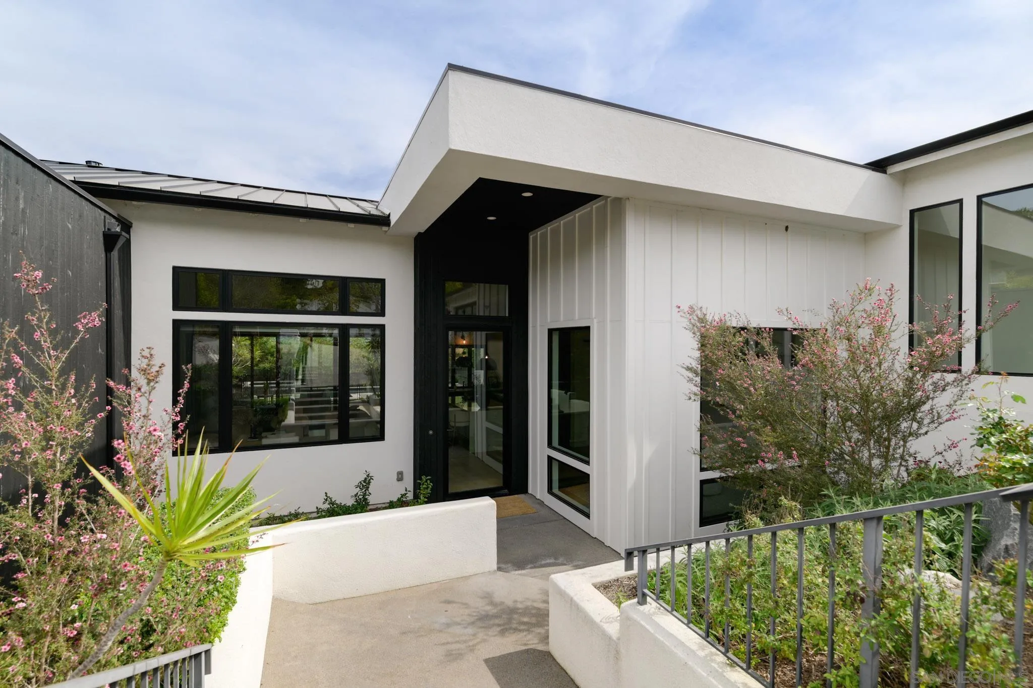 121 Avenida Esperanza Encinitas, CA 92024 - Photo 4 of 43