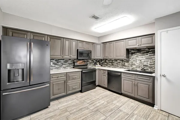 $259,900 | 8 Arlington Street, Conroe, TX 77301