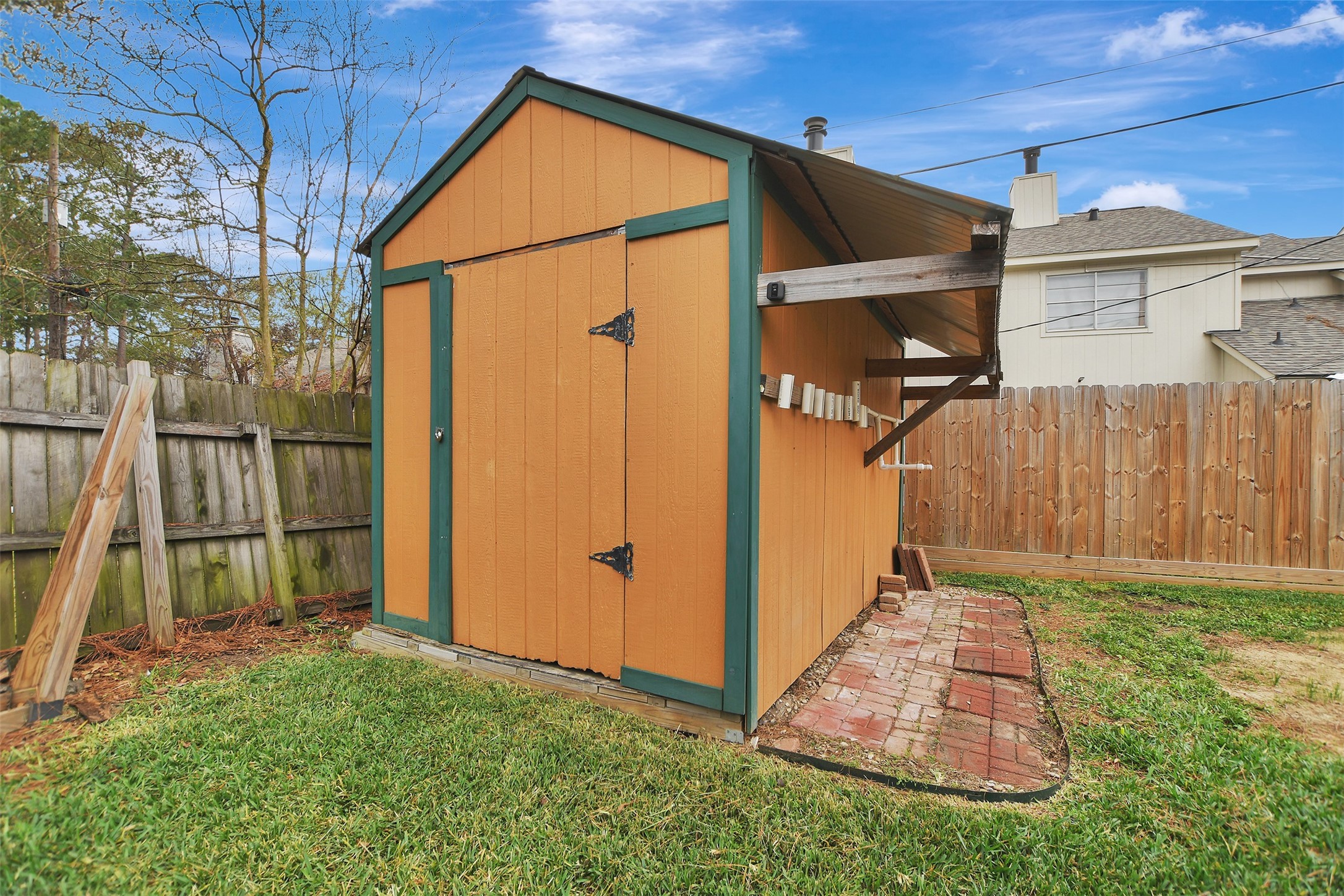 8 Arlington Street Conroe, TX 77301 - Photo 41 of 43 a backyard of a house