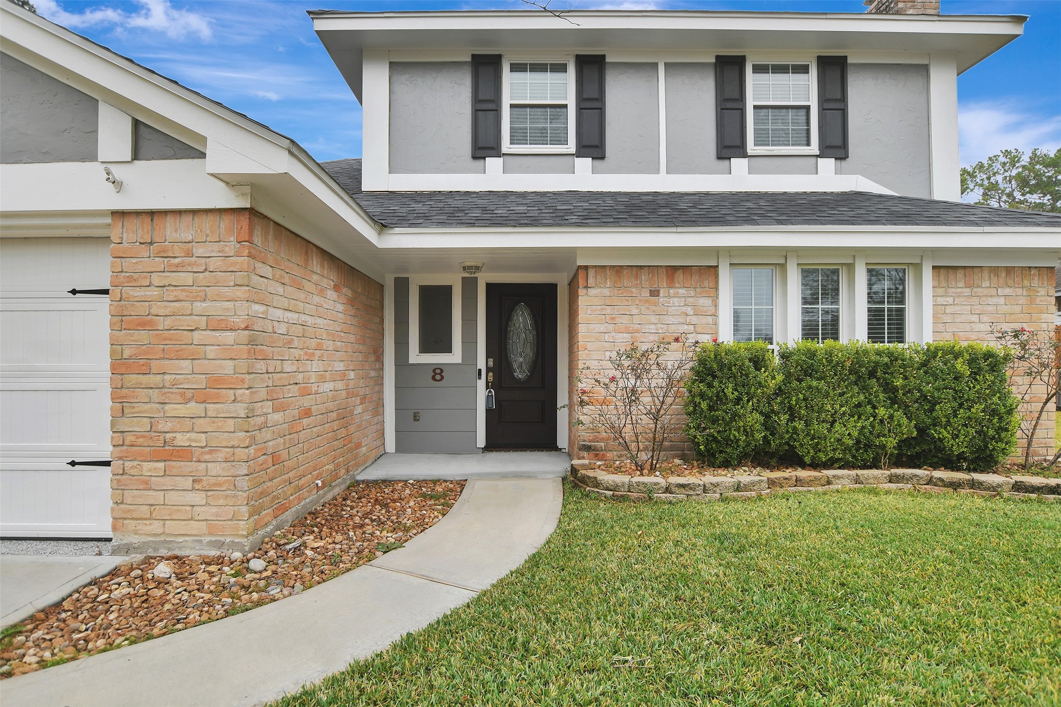 8 Arlington Street Conroe, TX 77301 - Photo 6 of 43 a front view of a house with garden