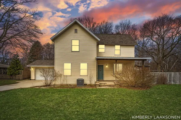 $369,000 | 897 32nd Street, Holland, MI 49423