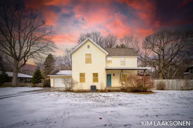 $399,000 | 897 32nd Street, Holland, MI 49423