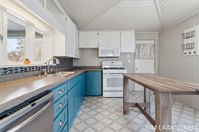 $399,000 | 897 32nd Street, Holland, MI 49423