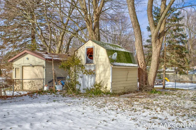 $399,000 | 897 32nd Street, Holland, MI 49423