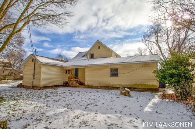 $399,000 | 897 32nd Street, Holland, MI 49423