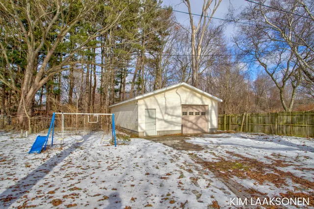 $399,000 | 897 32nd Street, Holland, MI 49423