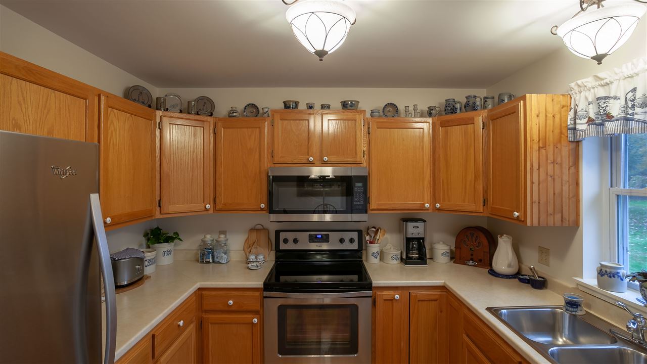63 Dearborn Circle Walpole, NH 03608 - Photo 5 of 31