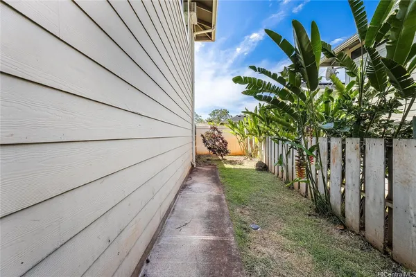 $4,000 | 94-1007 Halehau Street, Waipahu, HI 96797