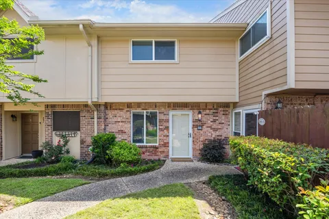 $215,000 | 2515 Bering Drive, Unit 11, Houston, TX 77057