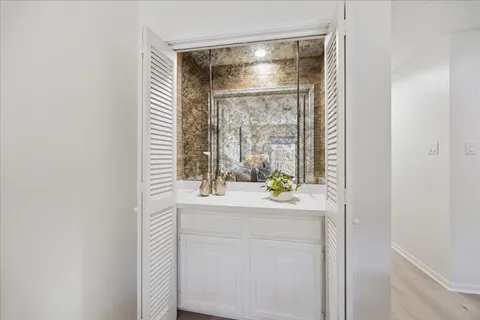 $215,000 | 2515 Bering Drive, Unit 11, Houston, TX 77057