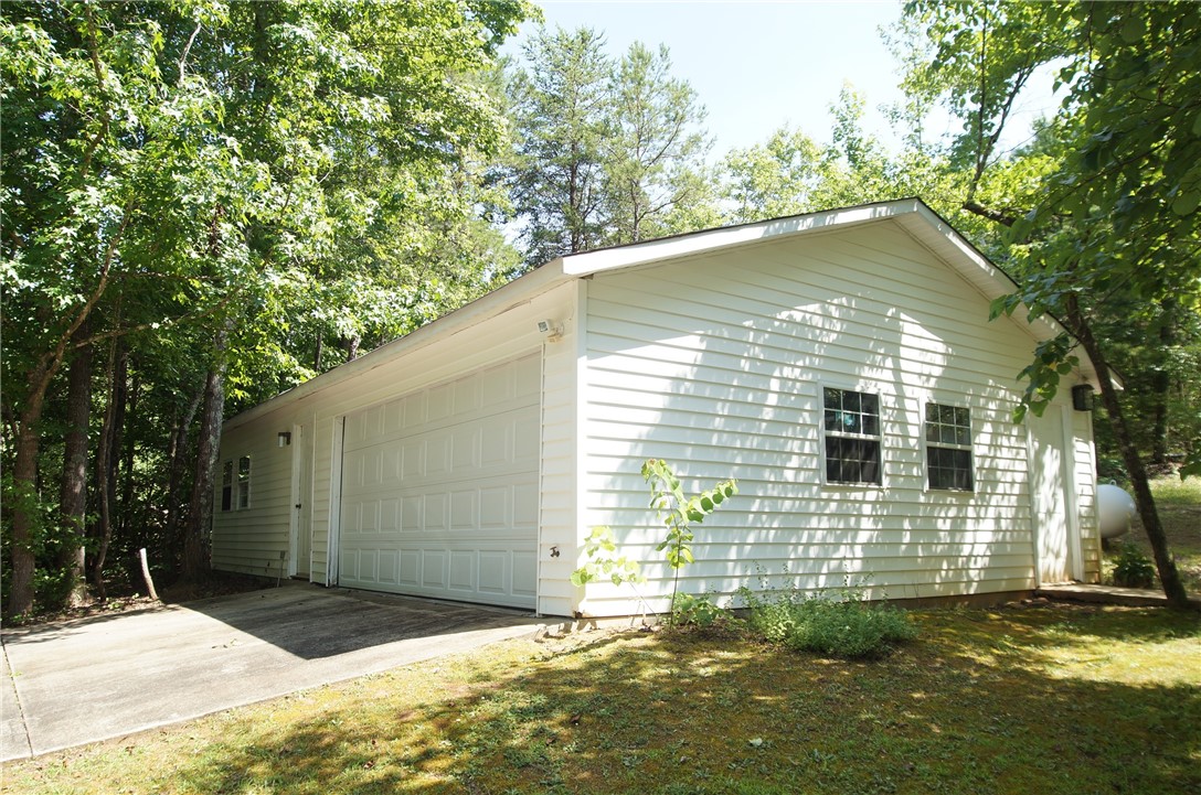 250 Cedar Hollow Road Seneca, SC 29678 - Photo 3 of 32 Gallery Image 3