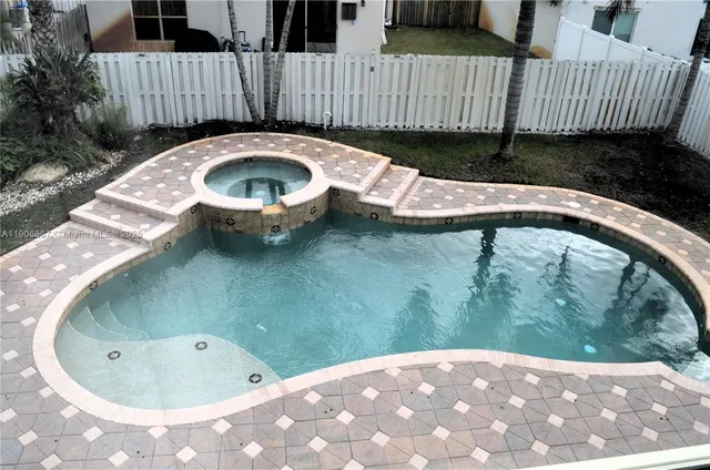 $4,450 | Keystone Lake, Pembroke Pines, FL 33029