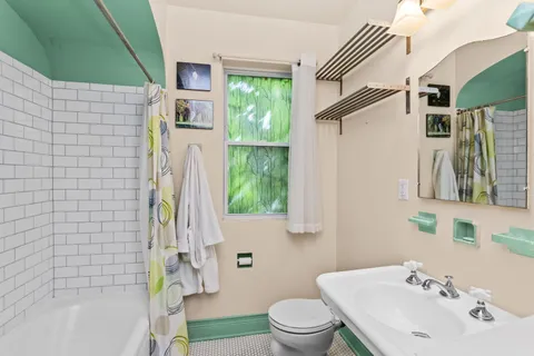 $325,000 | 7523 North Seeley Avenue, Unit 1, Chicago, IL 60645