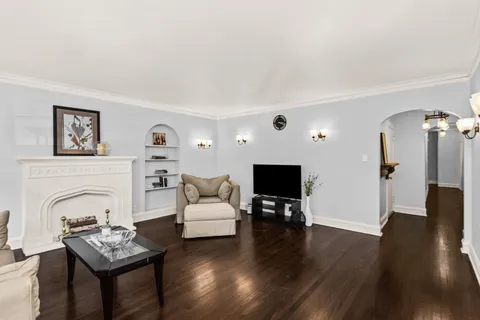 $325,000 | 7523 North Seeley Avenue, Unit 1, Chicago, IL 60645