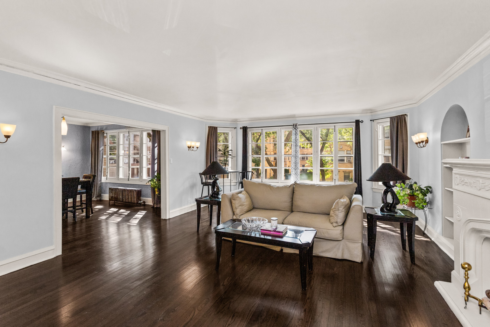 7523 North Seeley Avenue, Unit 1 Chicago, IL 60645 - Photo 6 of 18 a living room with furniture and a wooden floor
