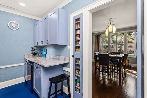 $325,000 | 7523 North Seeley Avenue, Unit 1, Chicago, IL 60645