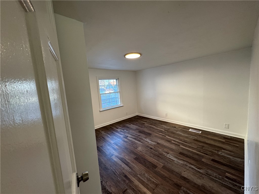 154 Maplehurst Avenue Syracuse, NY 13208 - Photo 13 of 41 First floor master