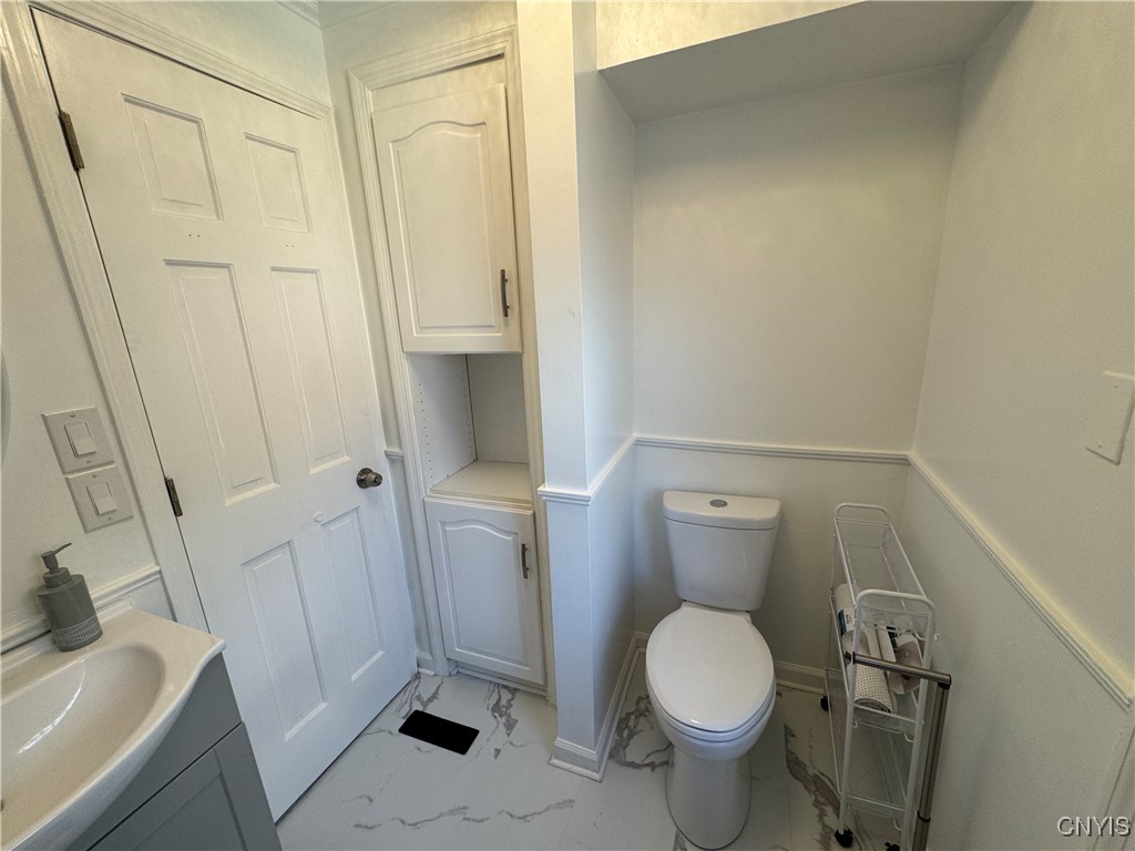 154 Maplehurst Avenue Syracuse, NY 13208 - Photo 28 of 41 Upstairs full bath