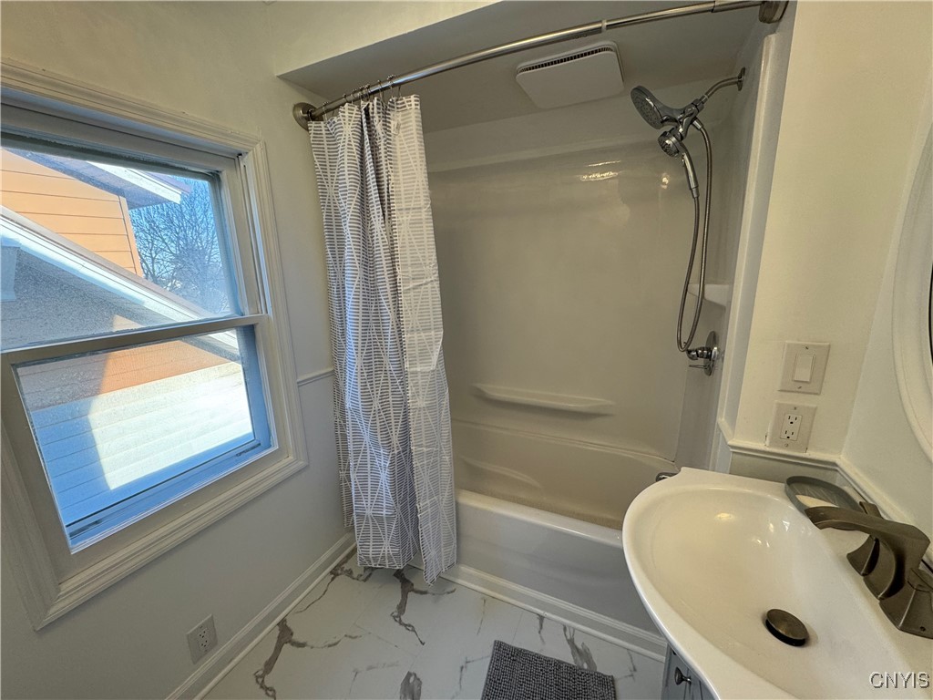 154 Maplehurst Avenue Syracuse, NY 13208 - Photo 29 of 41 Upstairs full bath