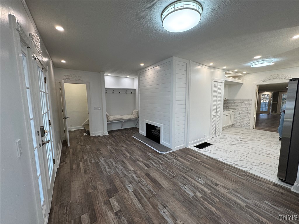 154 Maplehurst Avenue Syracuse, NY 13208 - Photo 7 of 41 Inviting room with Electric fireplace