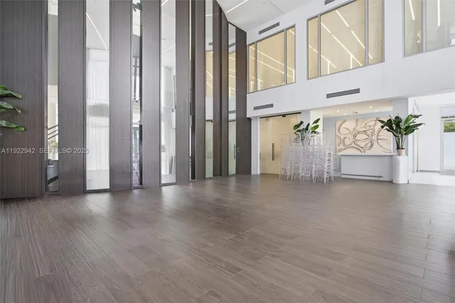 $550,000 | 6420 Northwest 102nd Path, Unit 110, Doral, FL 33178