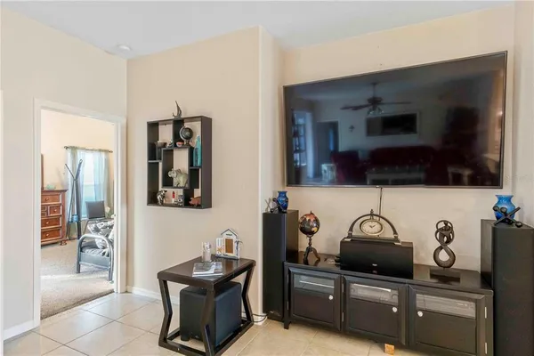 a view of a livingroom with furniture and a ceiling fan