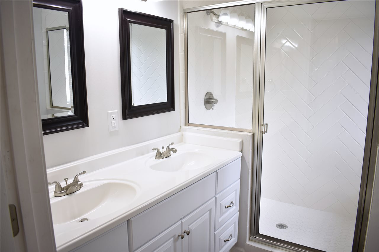 396 B H Parrish Road Benson, NC 27504 - Photo 7 of 14 Beautiful Master En Suite/Bathroom!