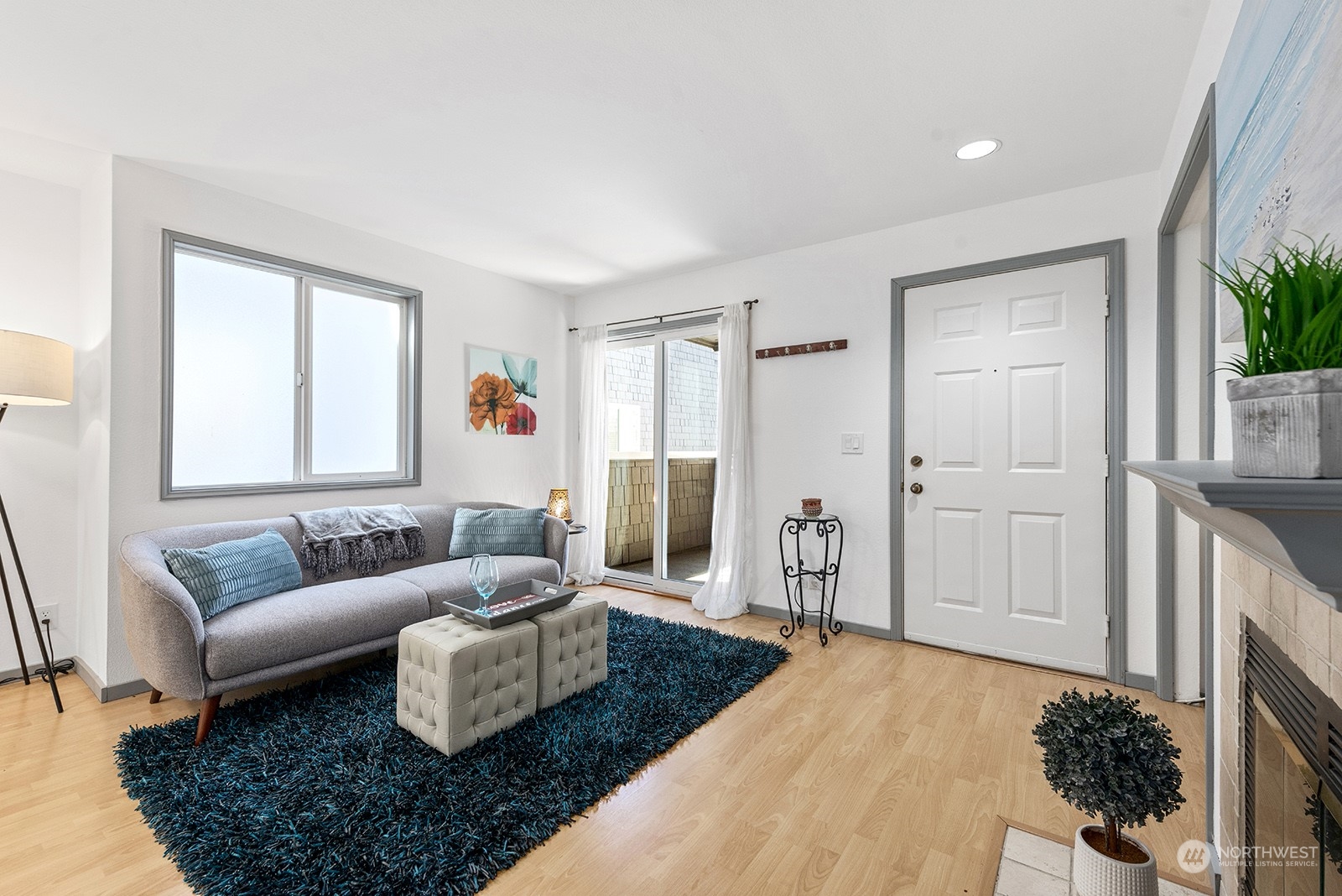 4118 58th Place Southwest, Unit 2 Seattle, WA 98116 - Photo 4 of 23 a living room with furniture and a window