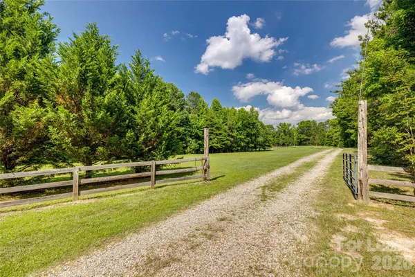 $2,650 | 970 East Old Limestone Road, York, SC 29745