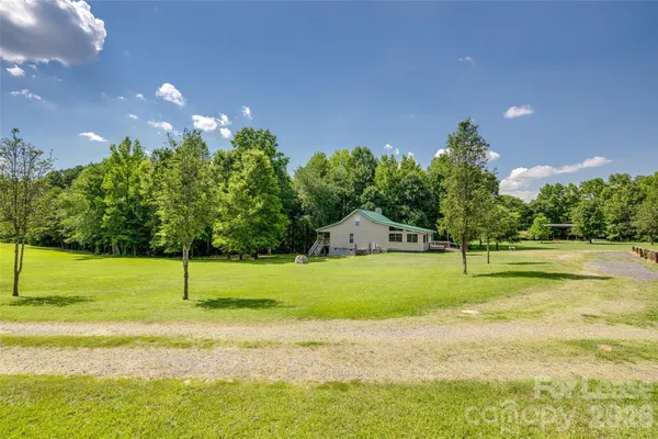 $2,650 | 970 East Old Limestone Road, York, SC 29745