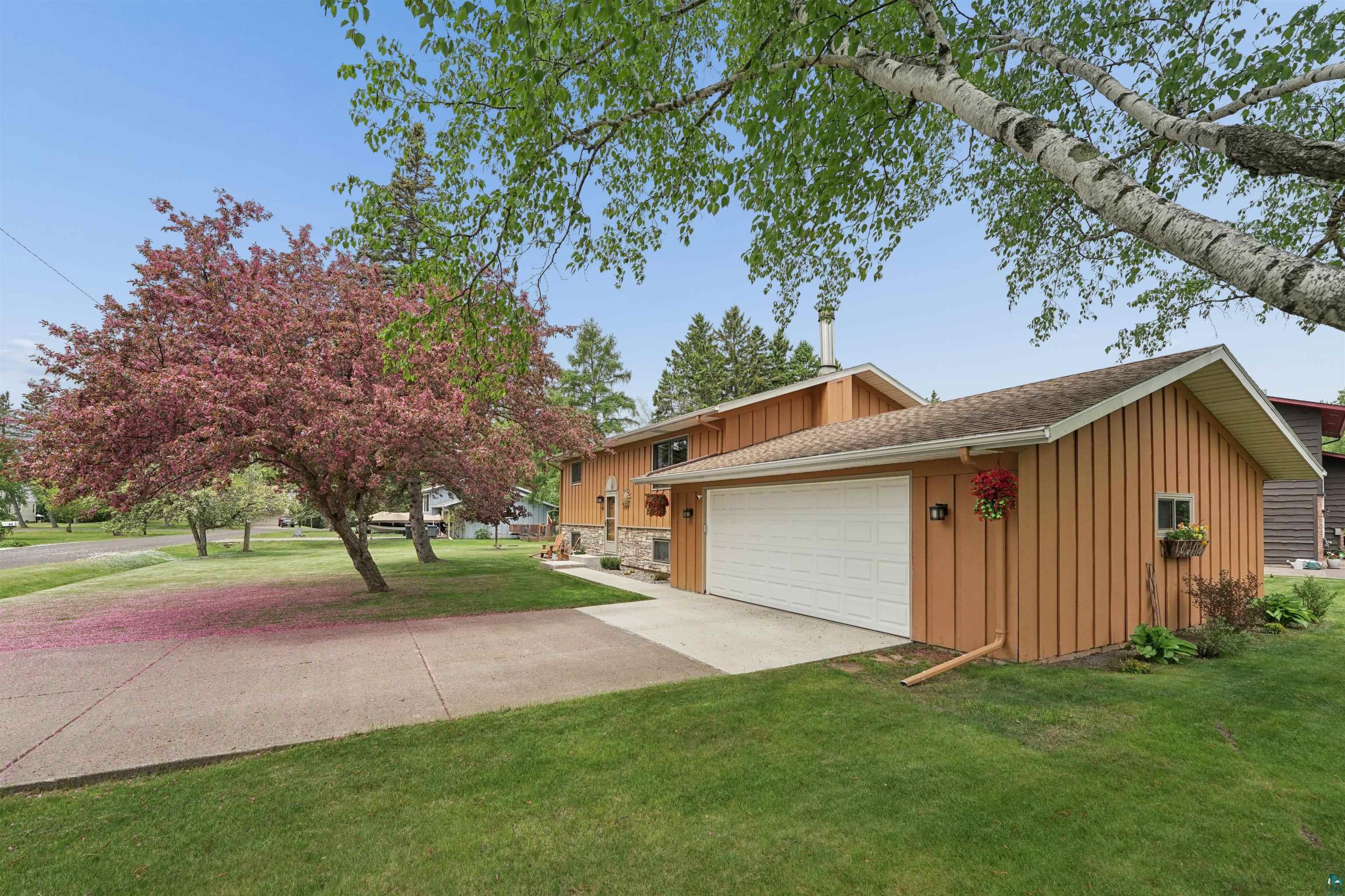 59 Highgate Street Superior, WI 54880 - Photo 2 of 23