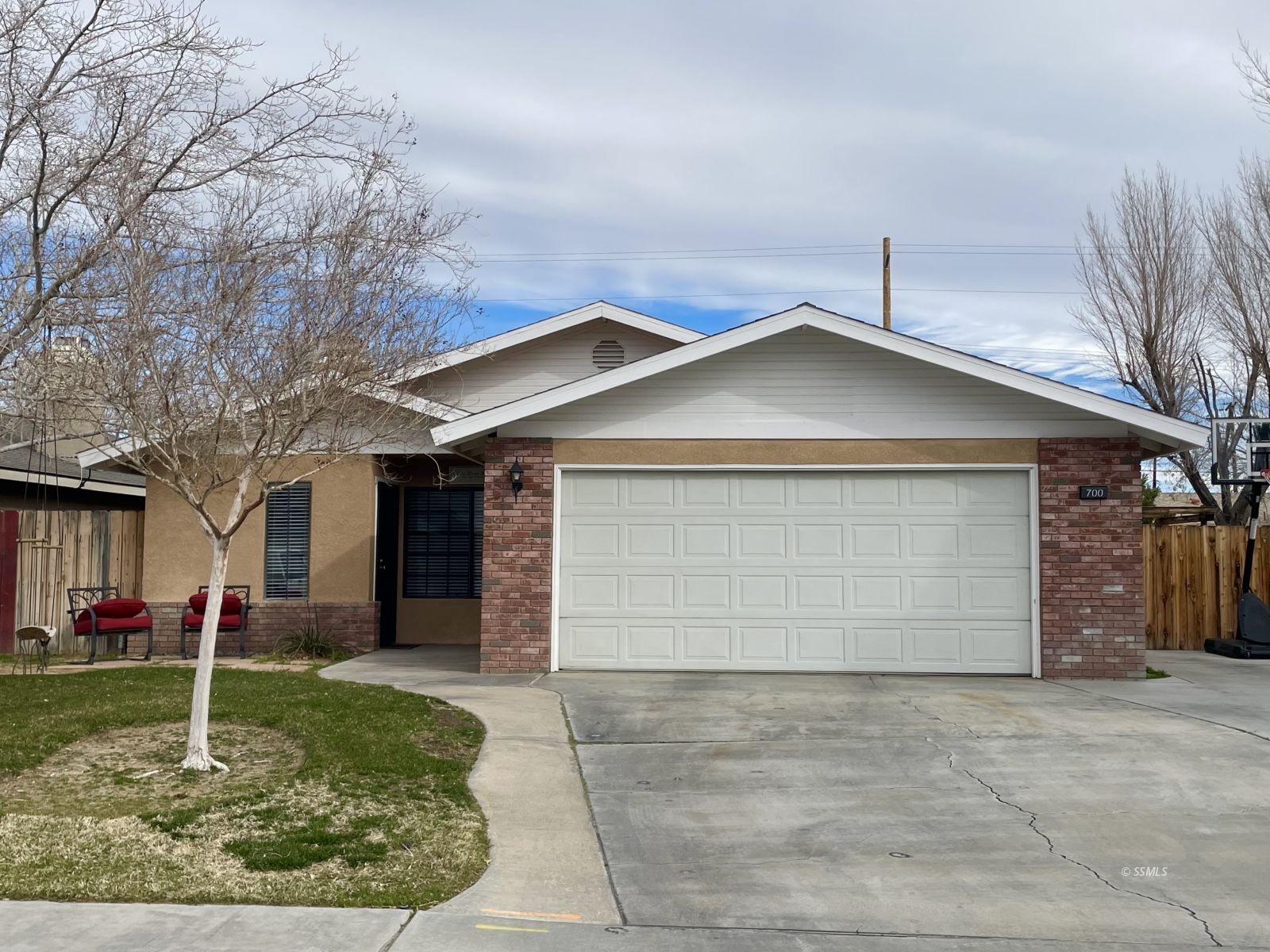 700 Beth Lane Ridgecrest, CA 93555 - Photo 1 of 20