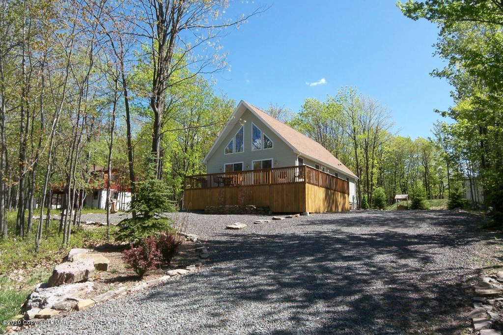 19 Brier Crest Road Blakeslee, PA 18610 - Photo 16 of 26 BETTER THAN NEW