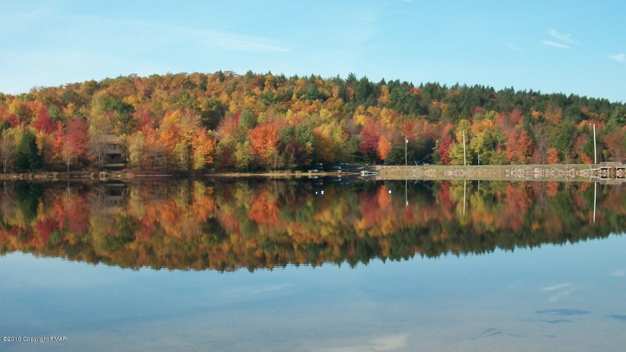 19 Brier Crest Road Blakeslee, PA 18610 - Photo 3 of 26 Fall at the Lake