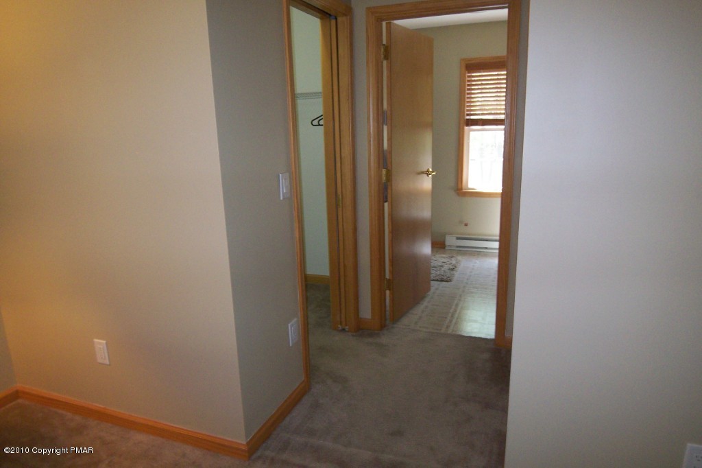 19 Brier Crest Road Blakeslee, PA 18610 - Photo 10 of 26 LEADS TO MASTER BATH