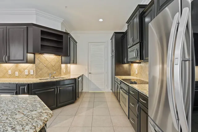 $257,000 | 2120 Kipling Street, Unit 301, Houston, TX 77098