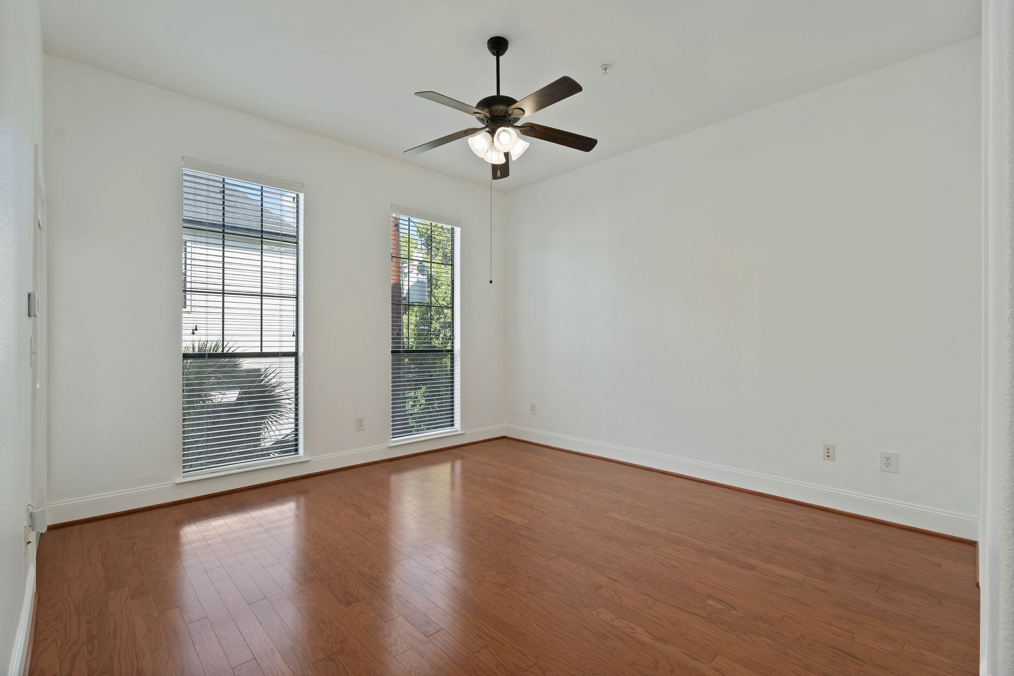 2120 Kipling Street, Unit 301 Houston, TX 77098 - Photo 26 of 39 PRIMARY BEDROOM