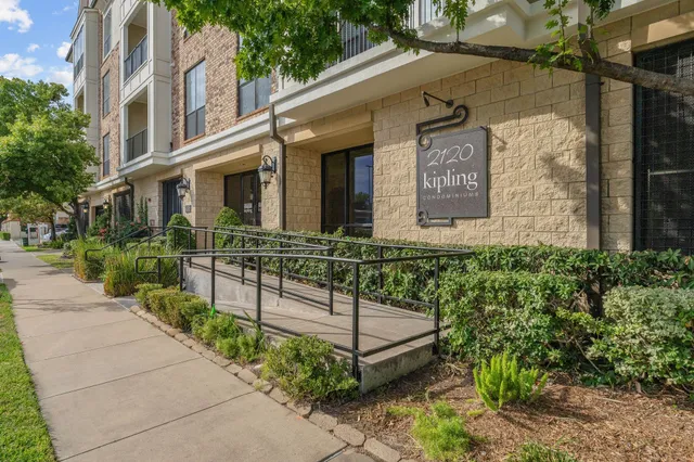 $257,000 | 2120 Kipling Street, Unit 301, Houston, TX 77098