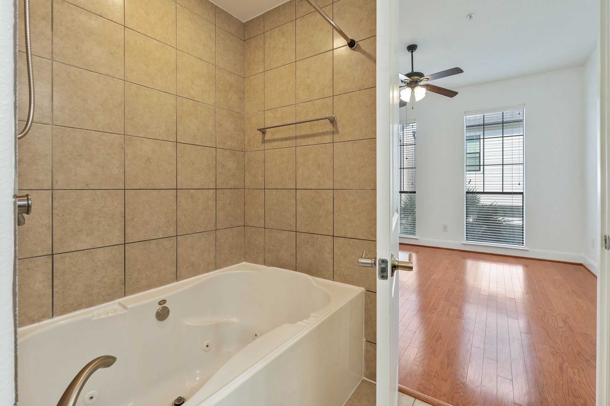 2120 Kipling Street, Unit 301 Houston, TX 77098 - Photo 31 of 39 SPA BATH