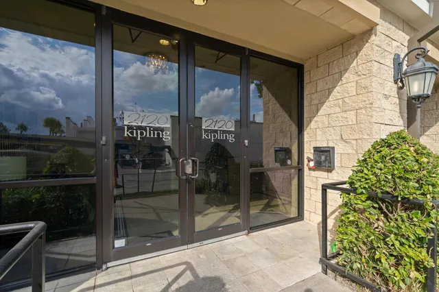 $257,000 | 2120 Kipling Street, Unit 301, Houston, TX 77098