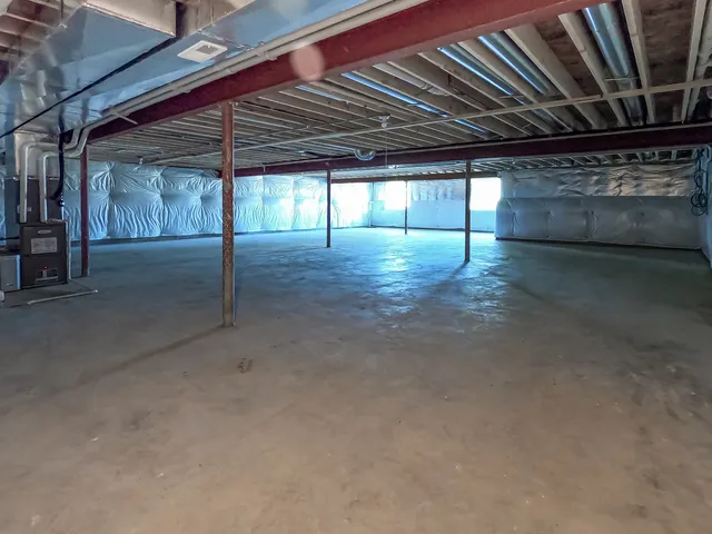 a view of empty room with an empty space