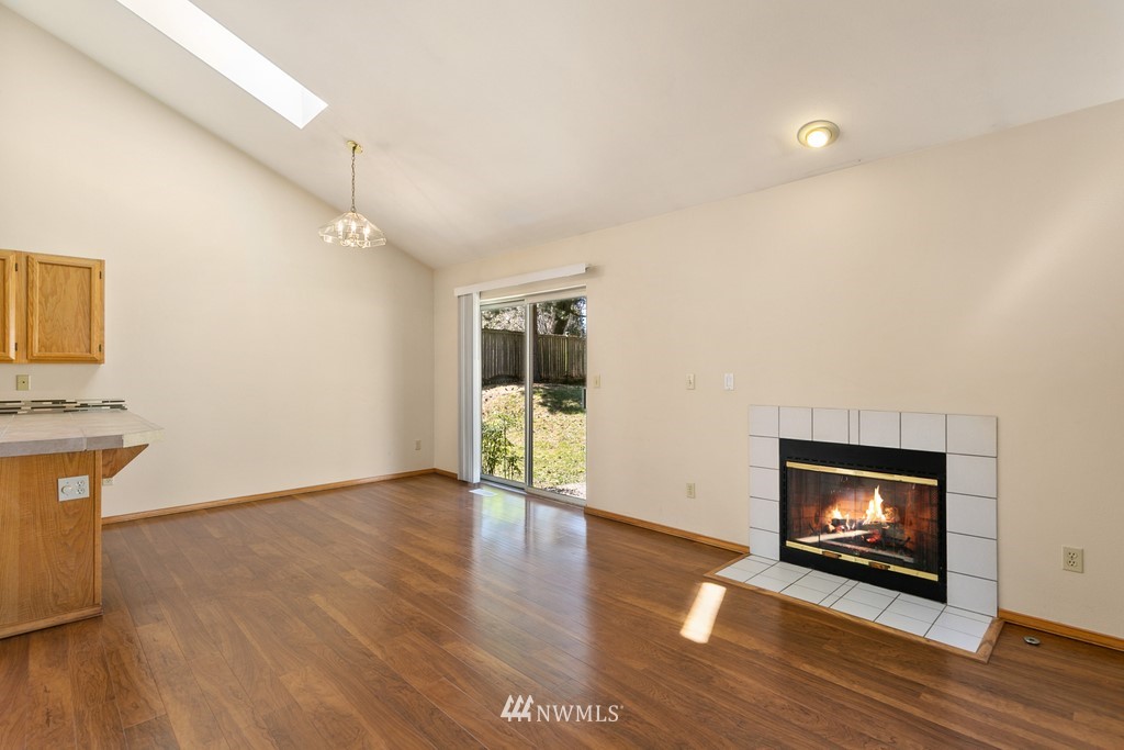 4006 Northeast 7th Court Renton, WA 98056 - Photo 11 of 25 Gallery Image 11