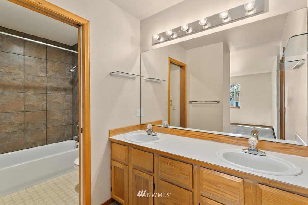4006 Northeast 7th Court Renton, WA 98056 - Photo 16 of 25 Gallery Image 16