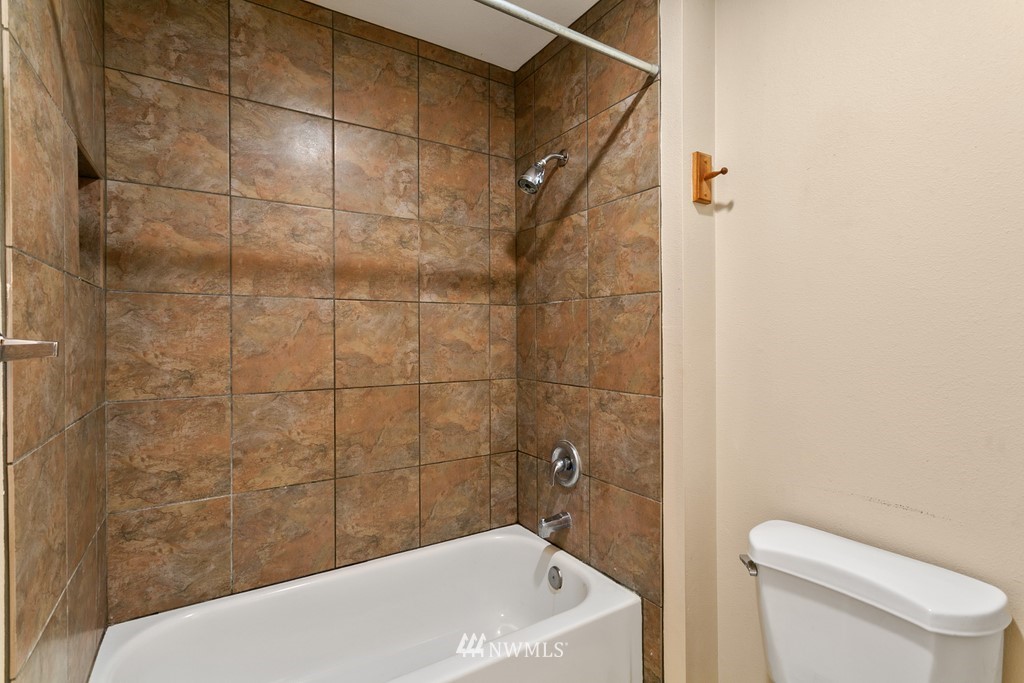 4006 Northeast 7th Court Renton, WA 98056 - Photo 17 of 25 Gallery Image 17