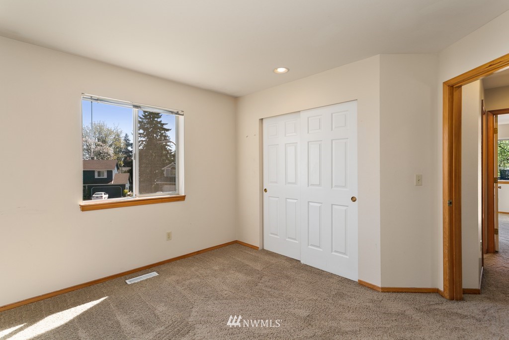 4006 Northeast 7th Court Renton, WA 98056 - Photo 18 of 25 Gallery Image 18
