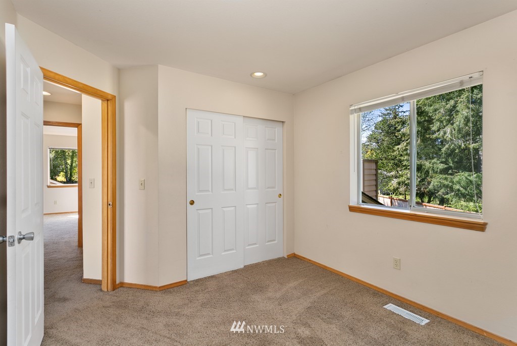 4006 Northeast 7th Court Renton, WA 98056 - Photo 19 of 25 Gallery Image 19