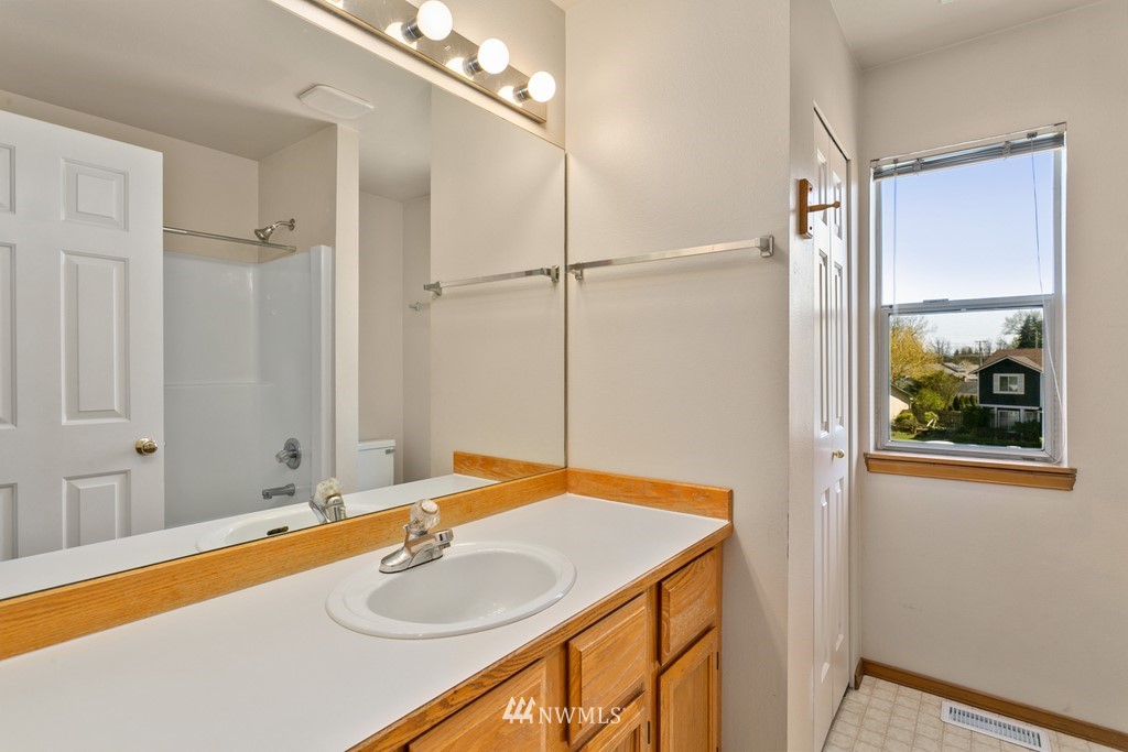 4006 Northeast 7th Court Renton, WA 98056 - Photo 20 of 25 Gallery Image 20