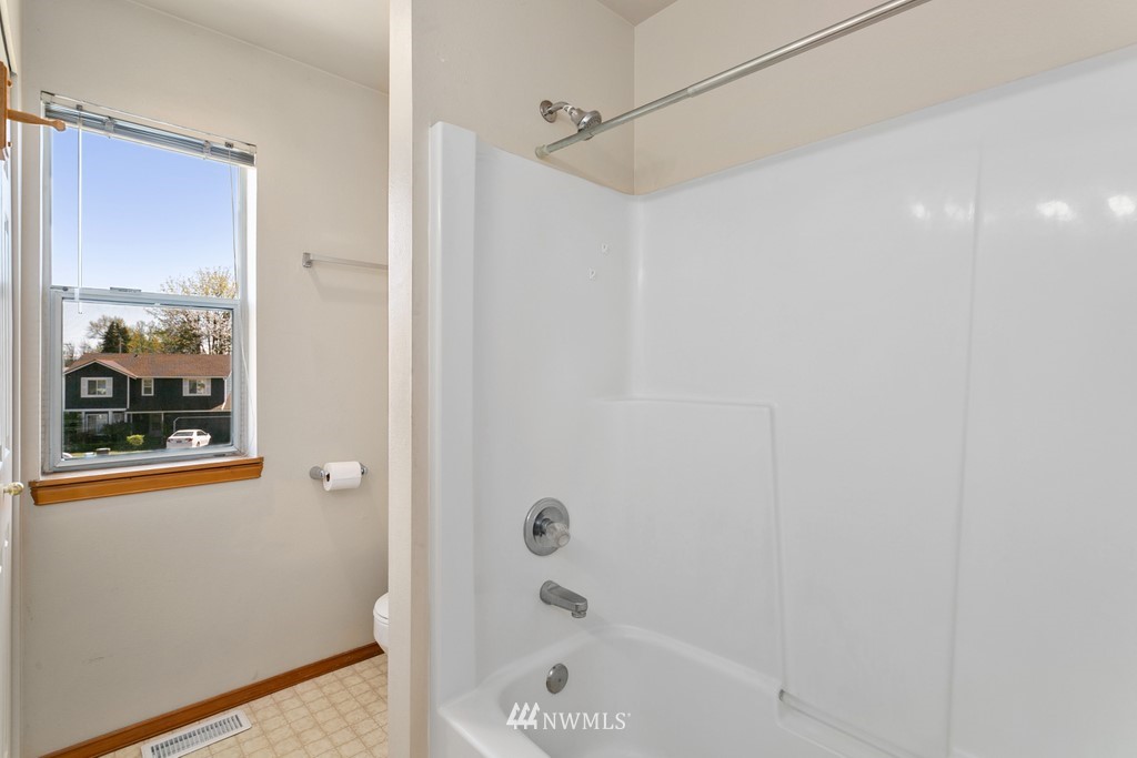 4006 Northeast 7th Court Renton, WA 98056 - Photo 21 of 25 Gallery Image 21