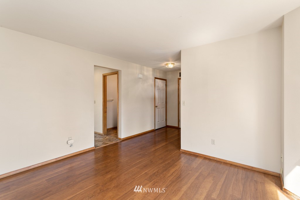 4006 Northeast 7th Court Renton, WA 98056 - Photo 6 of 25 Gallery Image 6